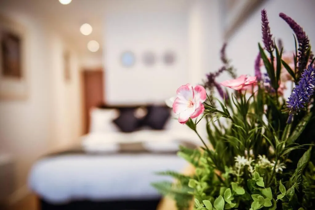 Long Row Apartments In Nottingham City Centre
